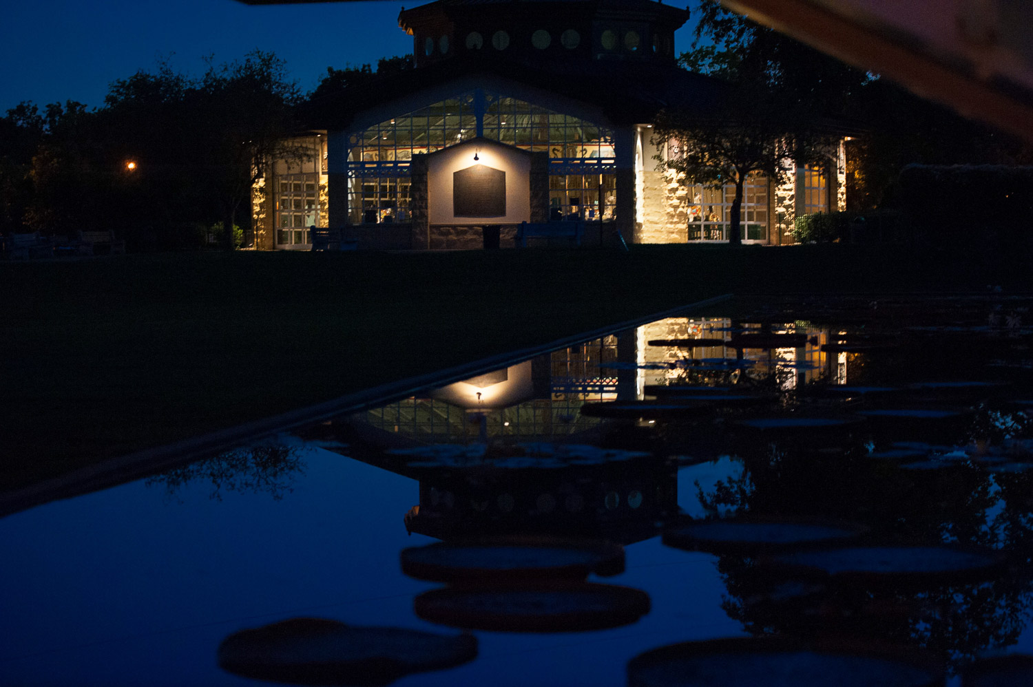 Como Zoo at night