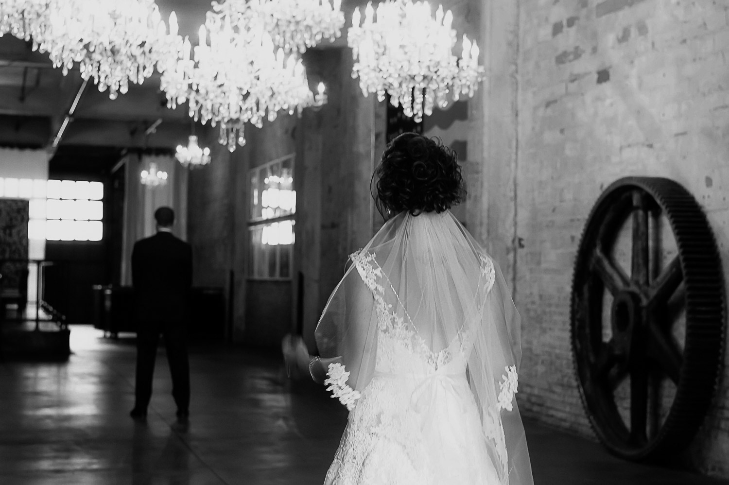 groom waiting for his bride for their first look at Aria