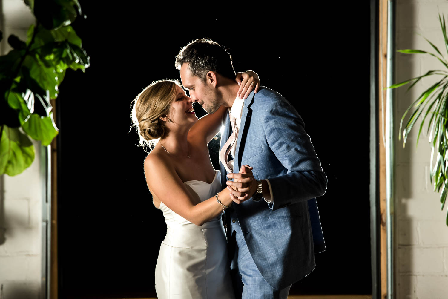 bride and groom first dance Paikka St.Paul