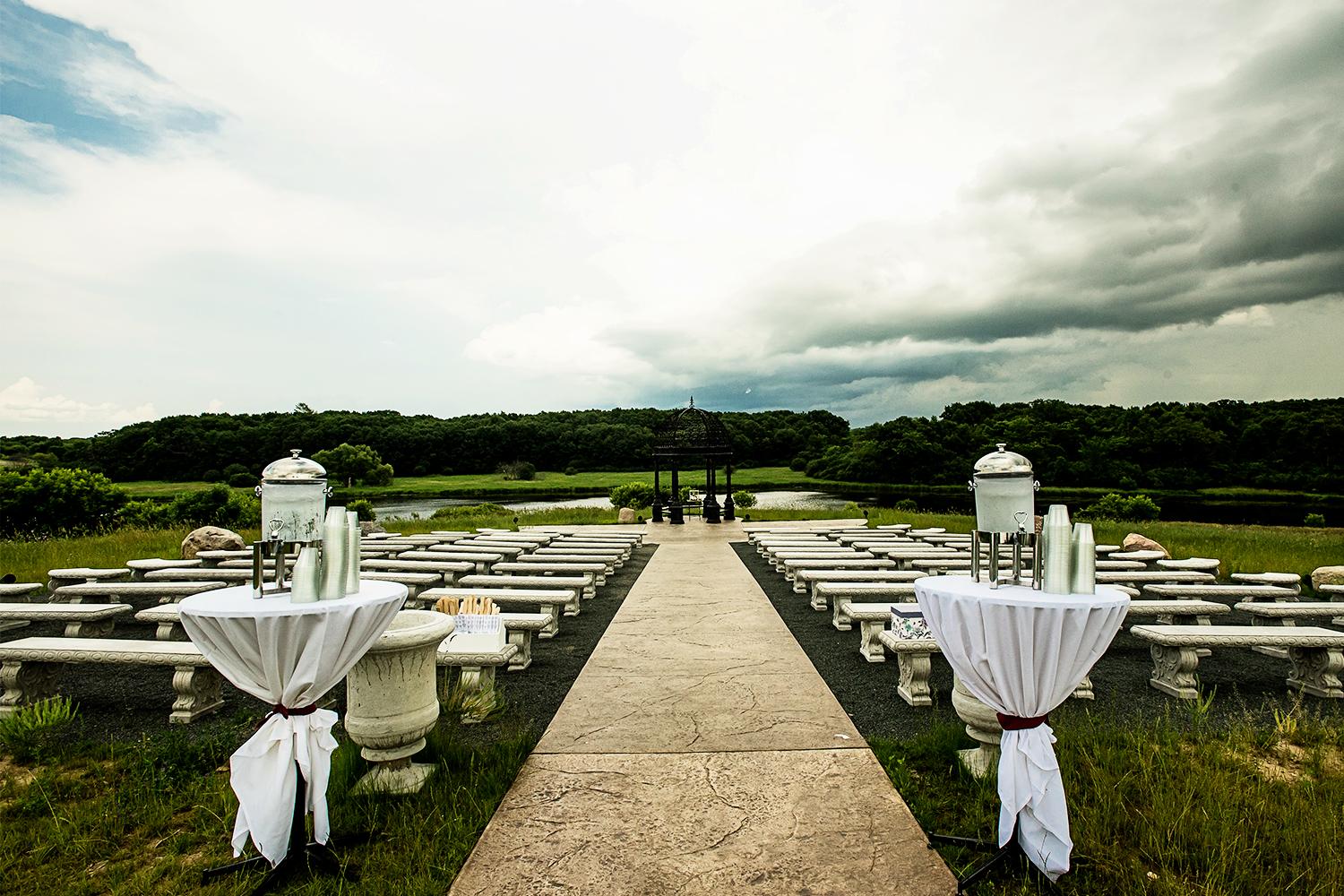 outdoor ceremony site at Bavaria Downs