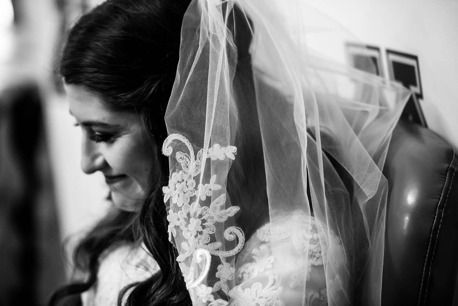 Jewish bride in a veil waiting for her covid-19 wedding in minneapolis