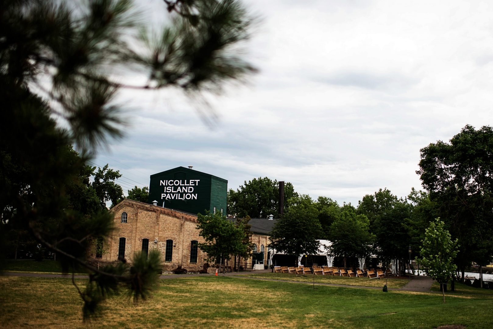 nicollet island pavilion outdoor ceremony