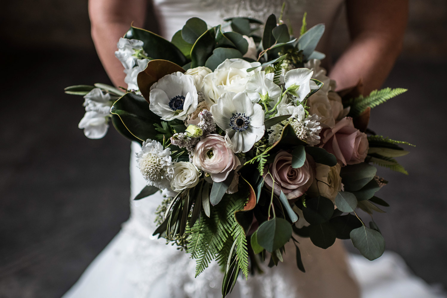 bride holding her white anemone bouquet at Aria Minne