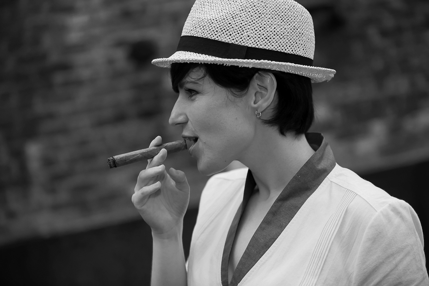 bride smoking a cigar outside at the wedding reception at Neu Neu