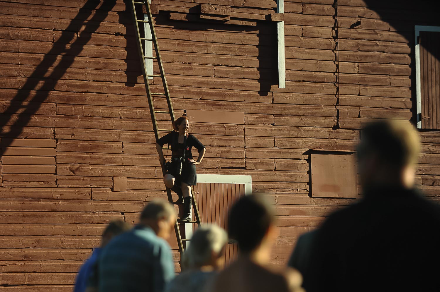 photographer on a ladder to take wedding pictures