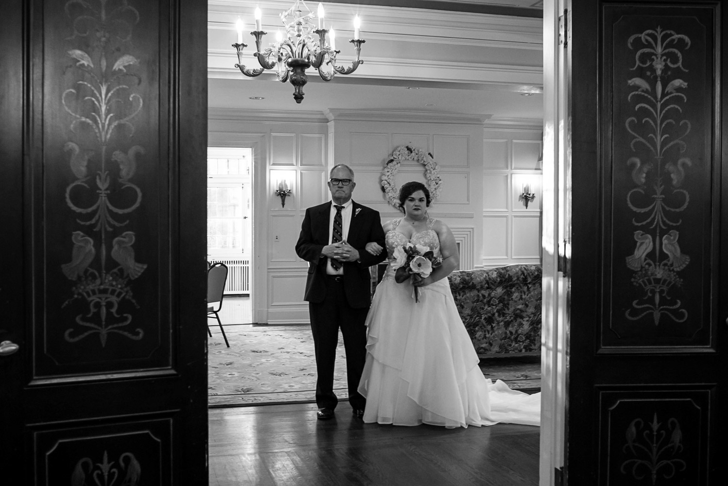 bride and dad walking down the aisle at the St Paul college club