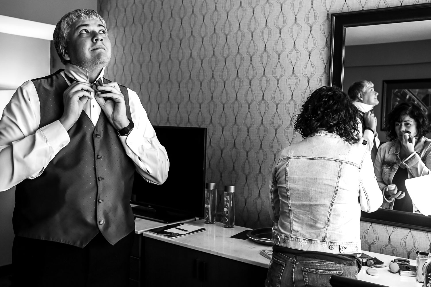 groom getting ready for his wedding