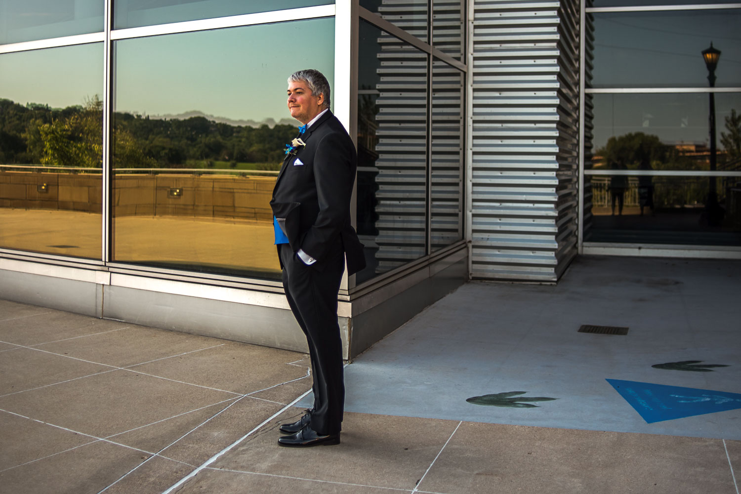 groom waiting for his bride for their first look at the Minnesota Science Museum